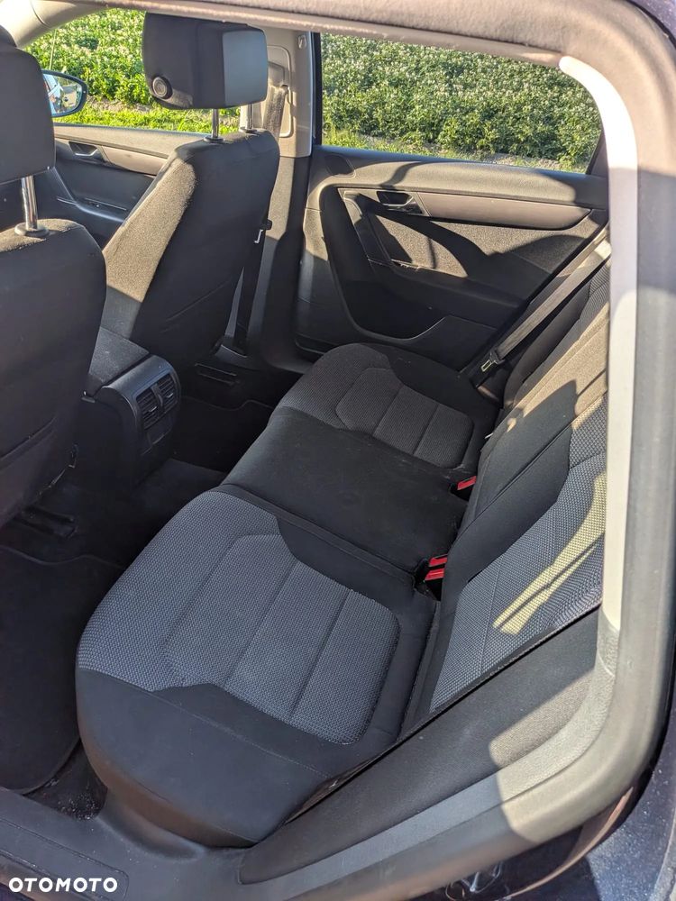 Volkswagen Passat - 12