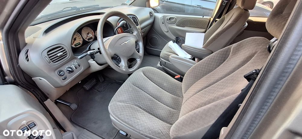 Chrysler Grand Voyager 2.8 CRD LX - 24