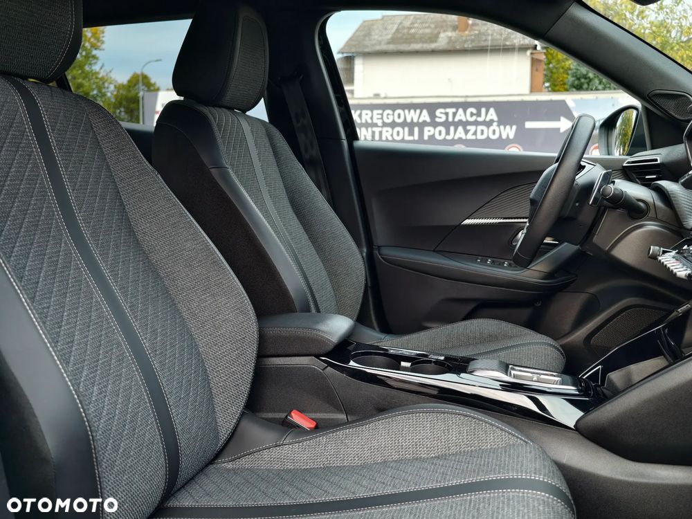 Peugeot 2008 PureTech 130 Allure S&S EAT8 - 26
