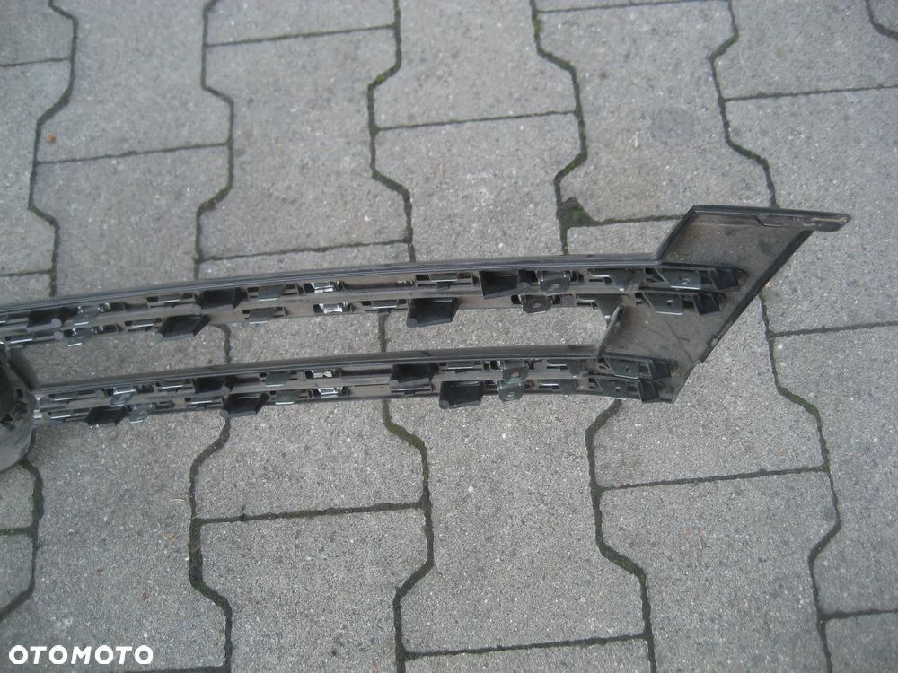 VW TIGUAN LIFT  ATRAPA GRILL ZNACZEK 5N0853655 - 5