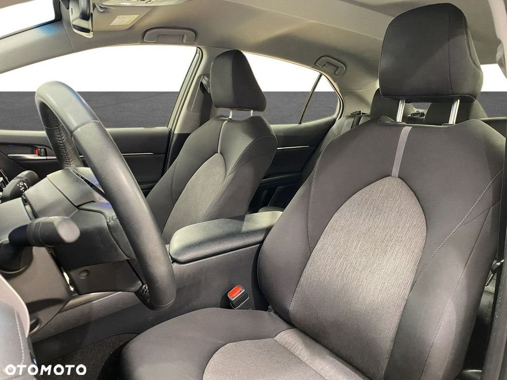 Toyota Camry - 17
