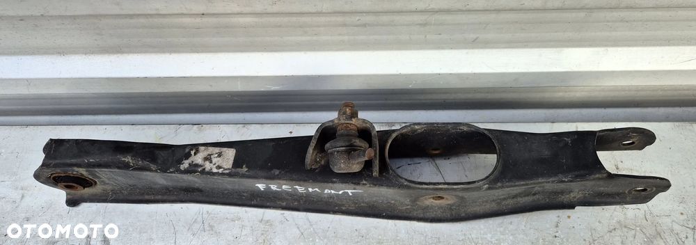 Wahacz tylny tył Fiat Freemont Dodge Journey - 2