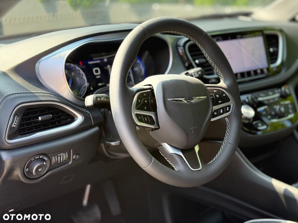 Chrysler Pacifica - 12