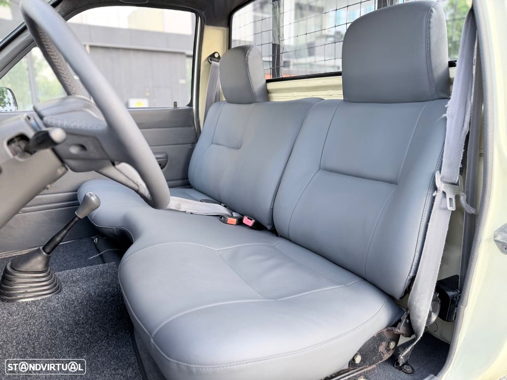 Toyota Hilux 2.4 D LN85L - 8