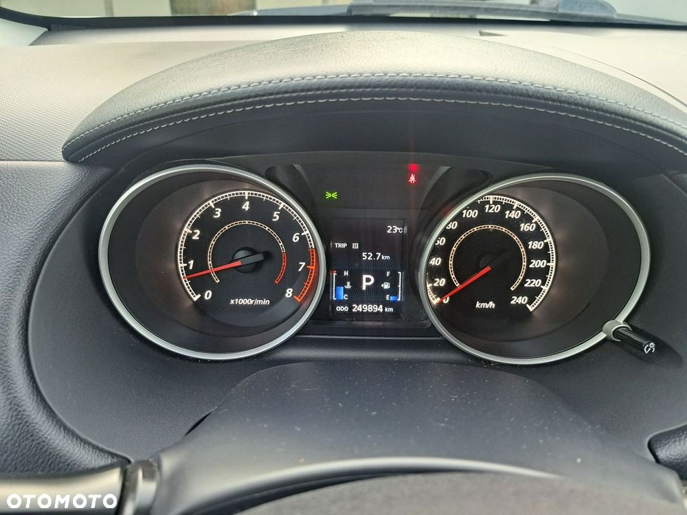 Mitsubishi Outlander - 24