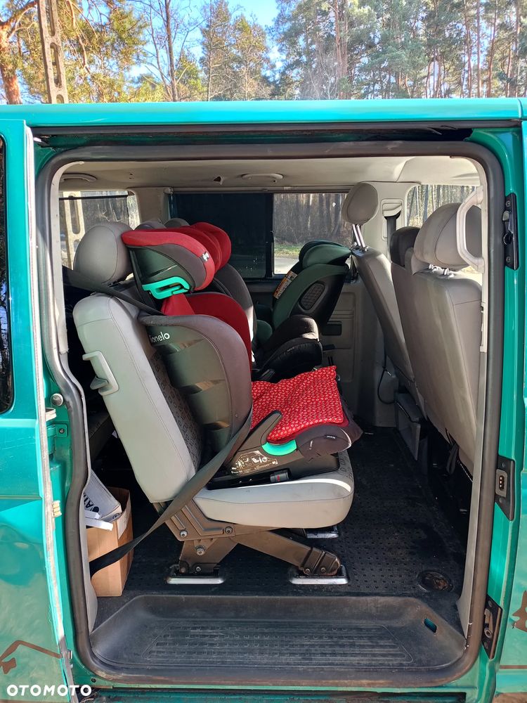Volkswagen Caravelle - 7