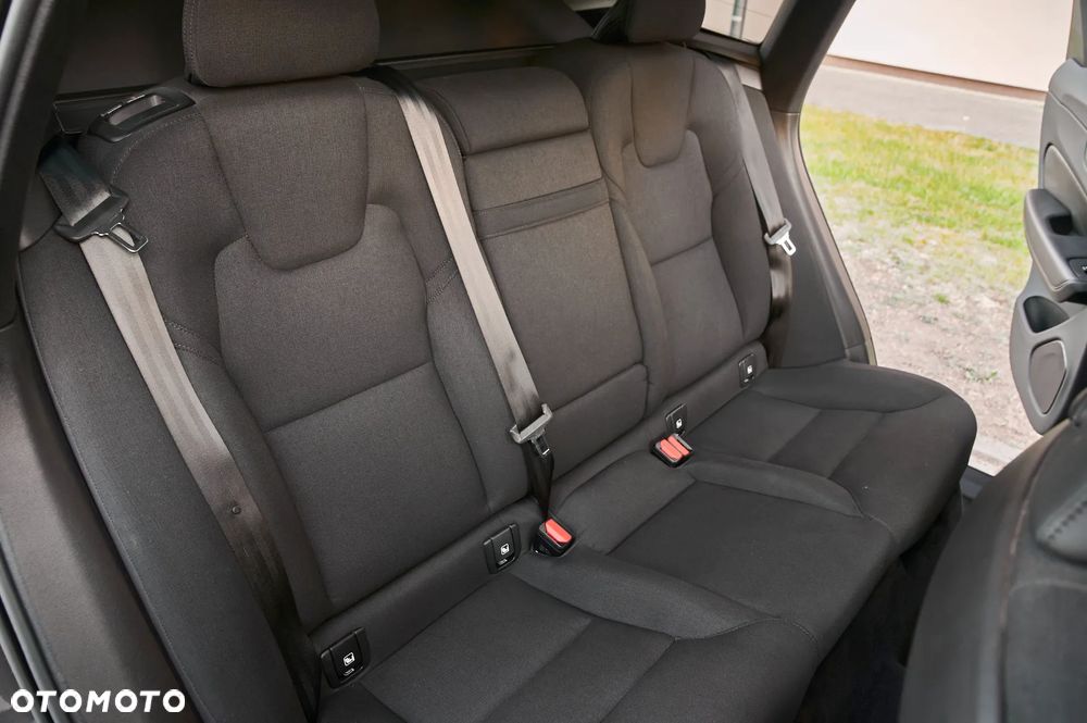 Volvo XC 60 B4 D Geartronic Momentum Pro - 26