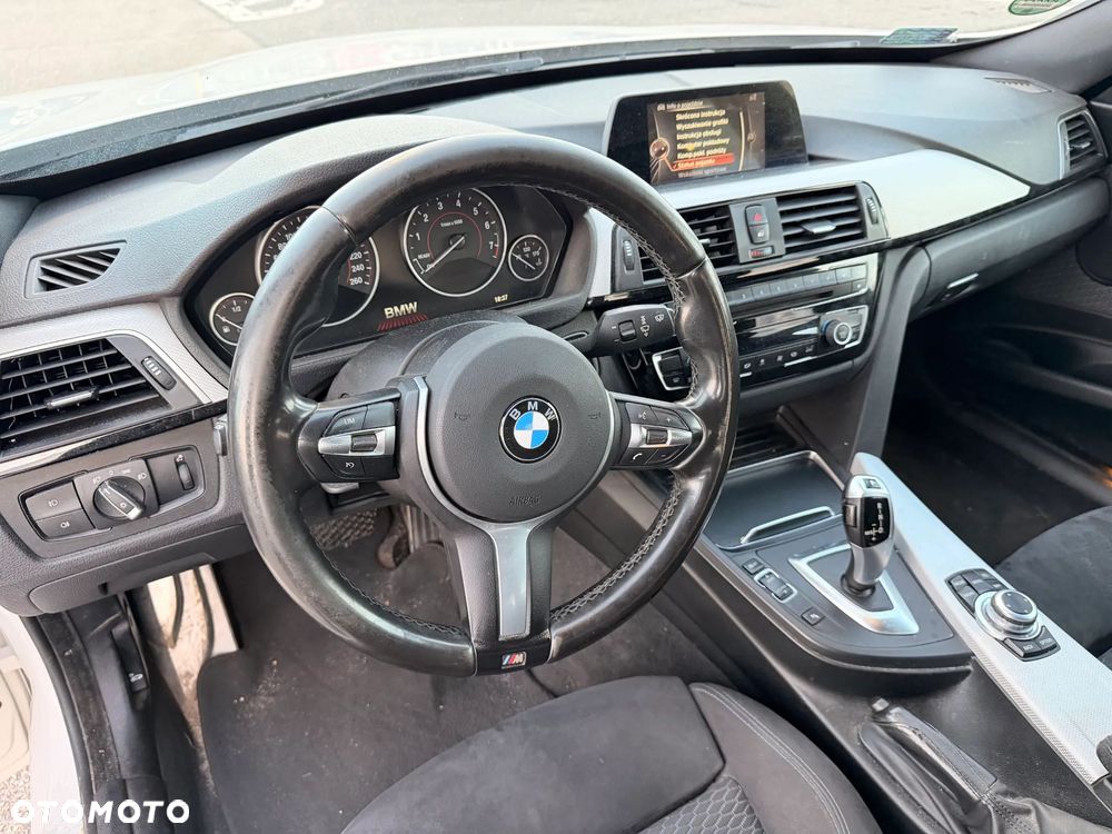 BMW 3GT 320i xDrive M Sport - 12