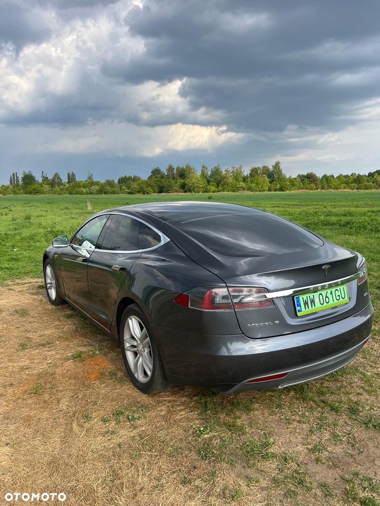 Tesla Model S 85 D - 17