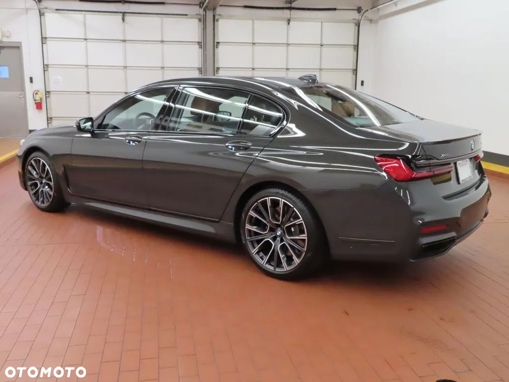 BMW Seria 7 750i xDrive sport - 34