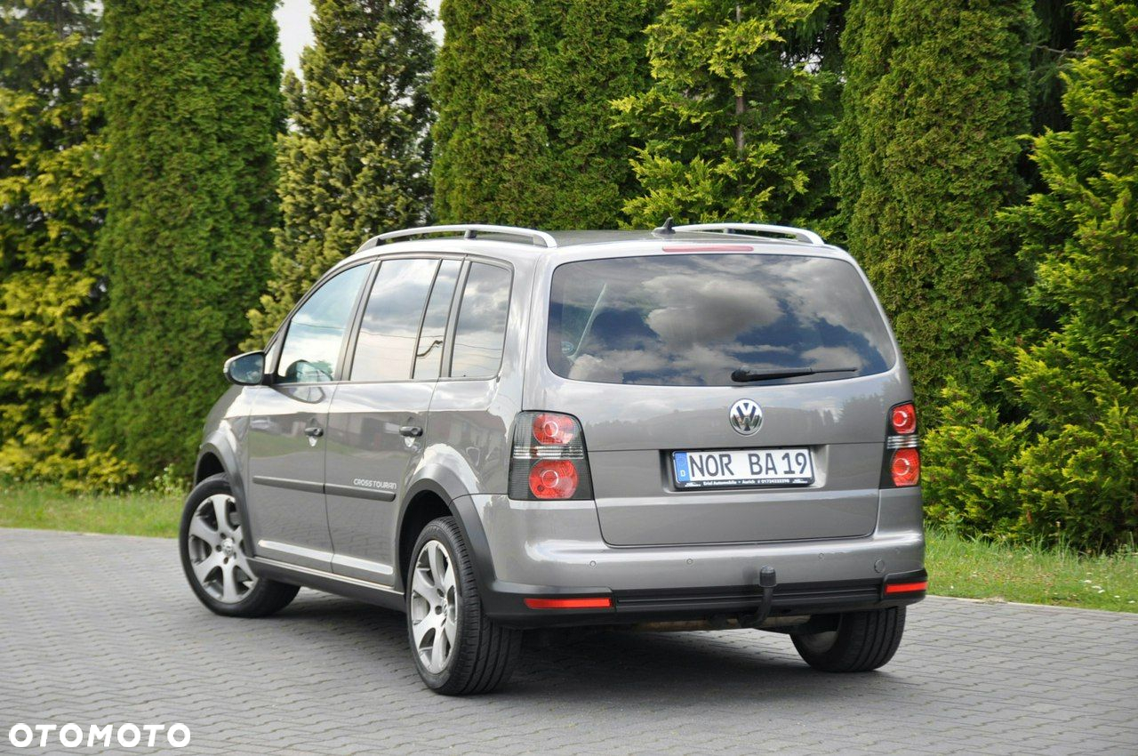 Volkswagen Touran - 15