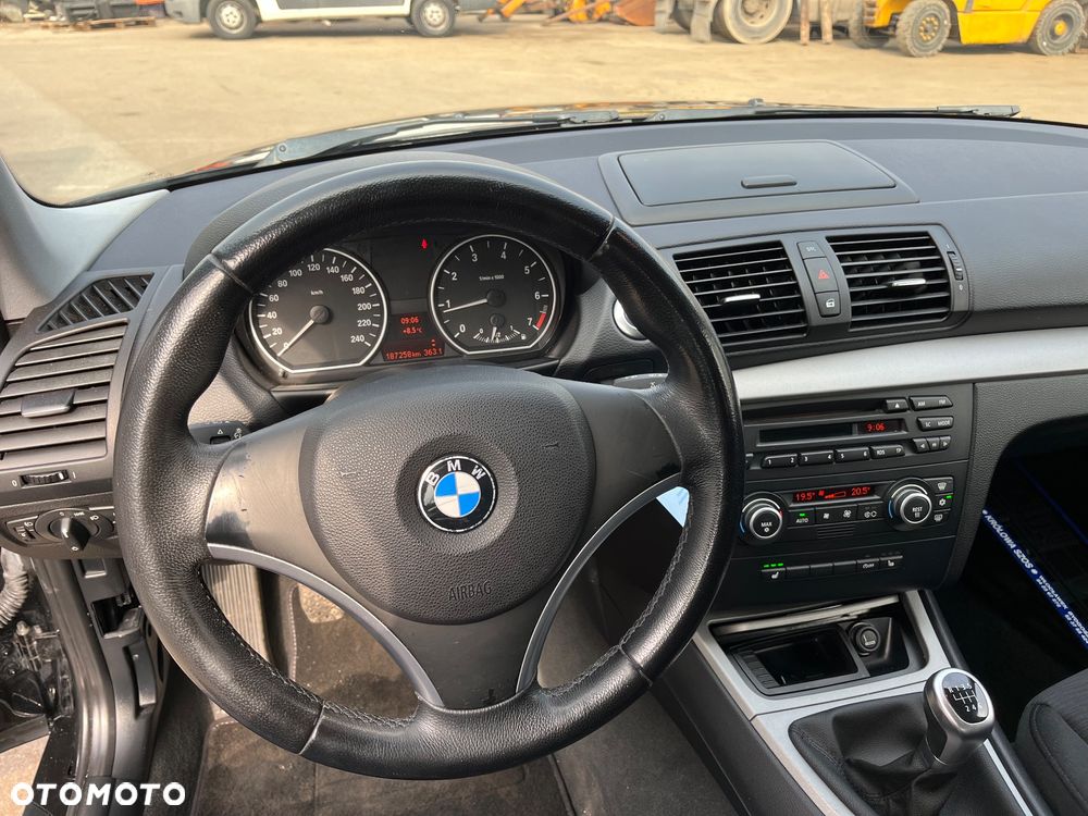 BMW Seria 1 - 27