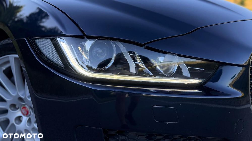 Jaguar XE 2.0 D R-Sport - 16