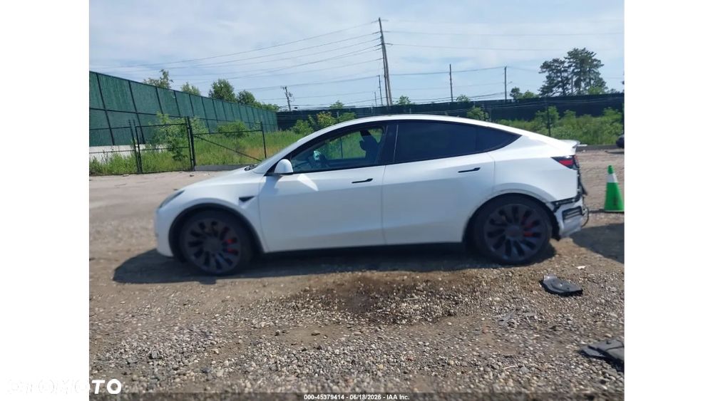 Tesla Model Y Performance AWD - 7