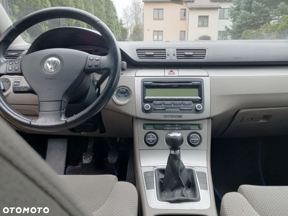 Volkswagen Passat - 4