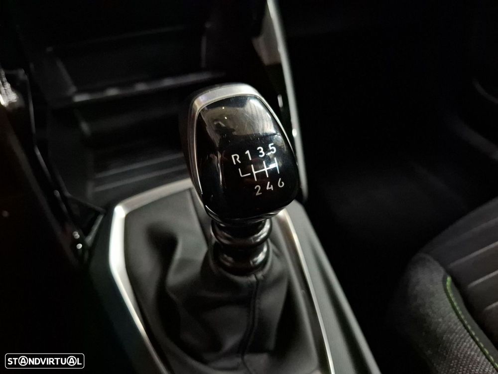 Peugeot 2008 1.2 PureTech Active - 18