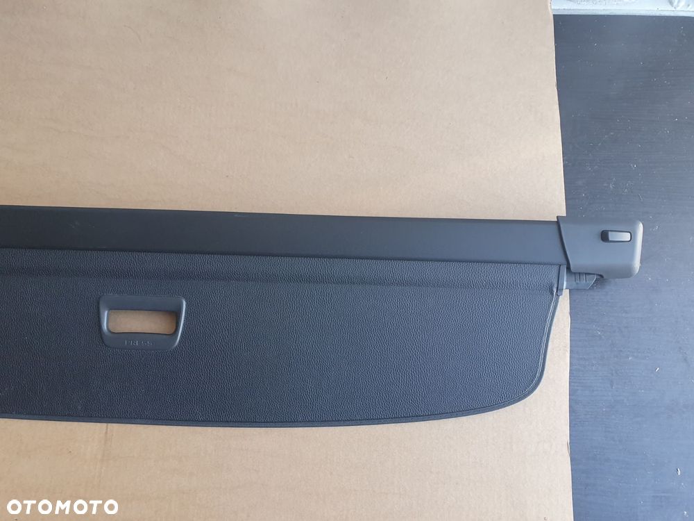 ROLETA BAGAŻNIKA VW PASSAT B7 KOMBI - 2