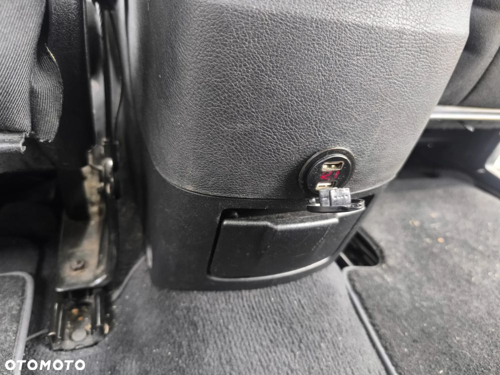 Ford S-Max - 11