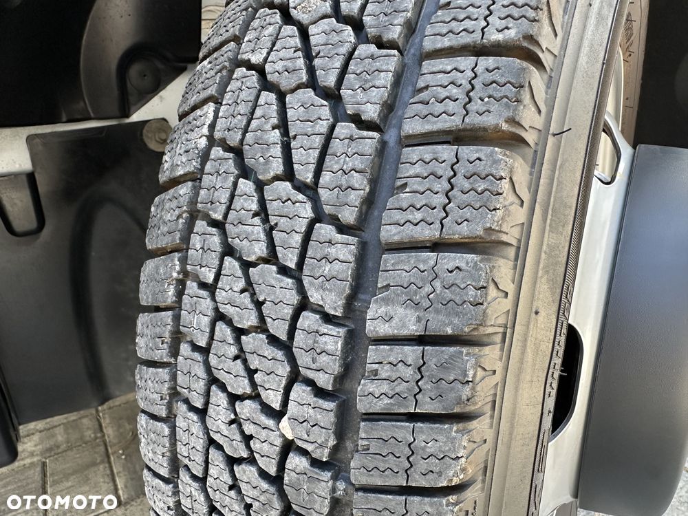 Iveco L4H2 Brygadowy 7 osób / Najbogatsza wersja wyposażenia / Koła bliźniacze / DMC 3500kg / Hak 3500kg / Niski przebieg / Salon PL / Stan jak nowy / Ładowność 904kg / FV23% - 17