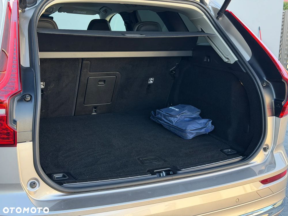 Volvo XC 60 B5 B AWD Plus Bright - 33