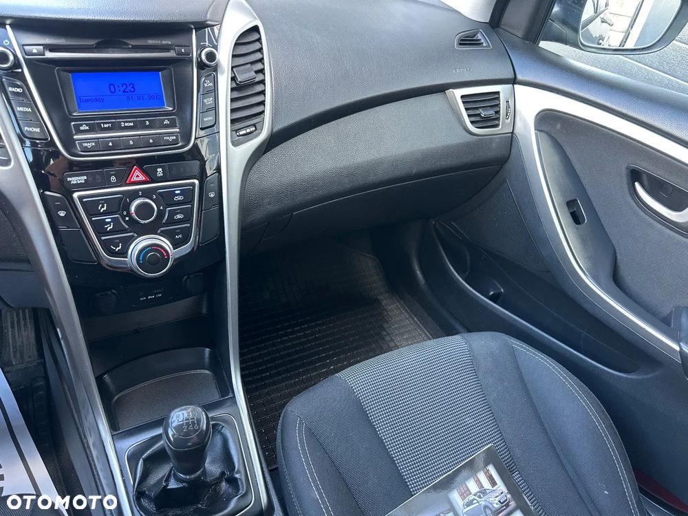 Hyundai i30 1.6 CRDi Classic + - 17