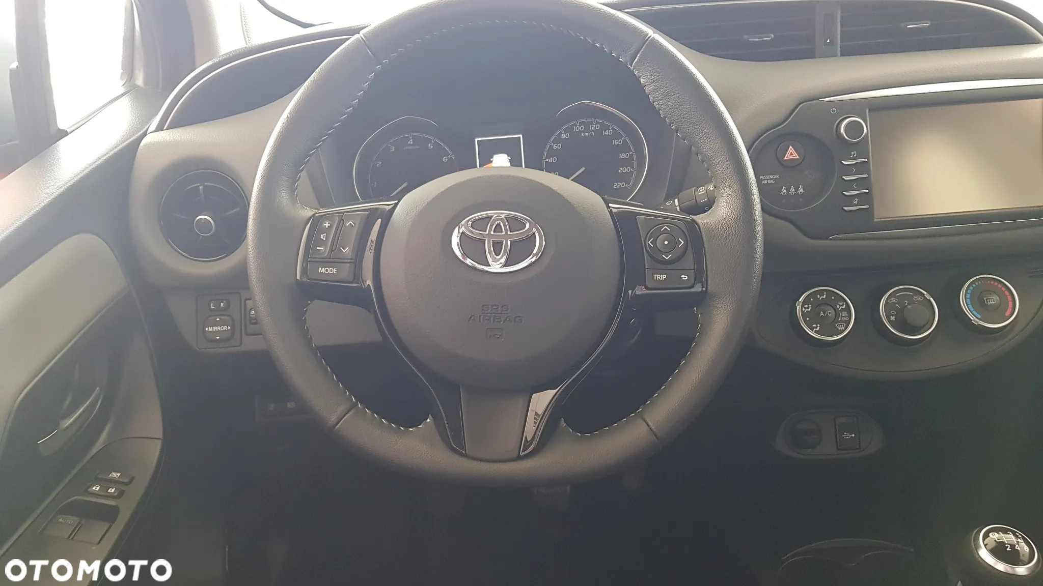 Toyota Yaris - 10
