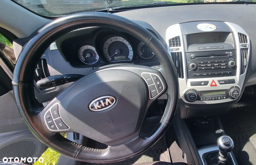 Kia Ceed - 13
