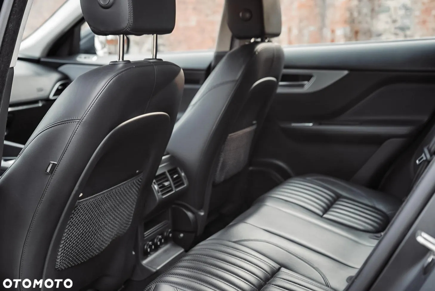 Jaguar F-Pace 2.0 i4D AWD Prestige - 12