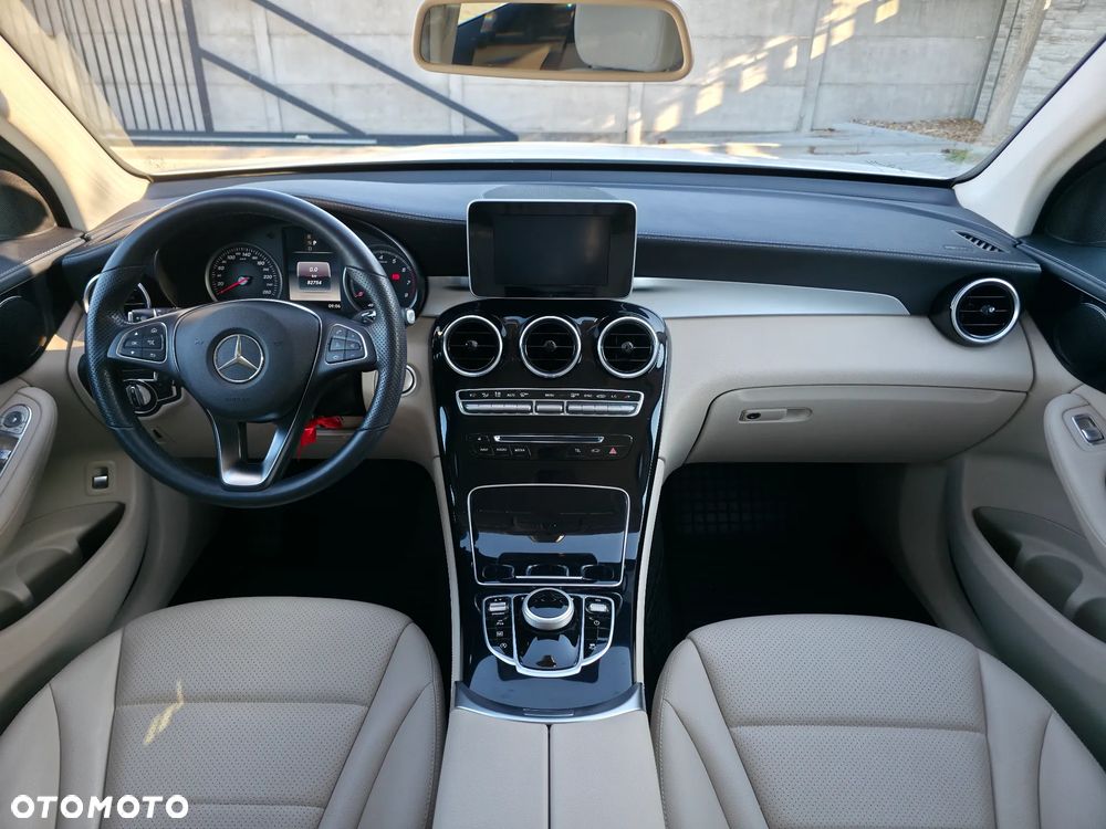 2019 Mercedes-Benz GLC 250 4-Matic, photograph 4