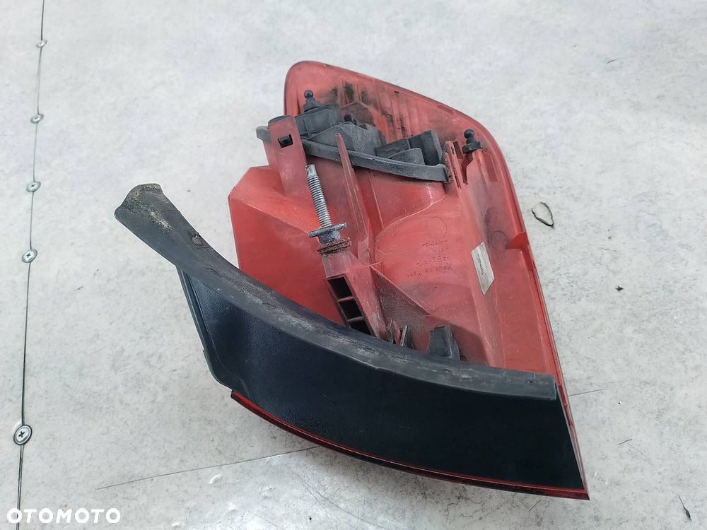 LAMPA TYLNA LEWA AUDI A6 C6 89037044 VALEO KOMBI - 8