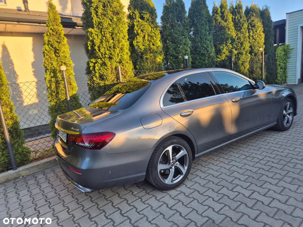 Mercedes-Benz Klasa E 200 4-Matic - 9
