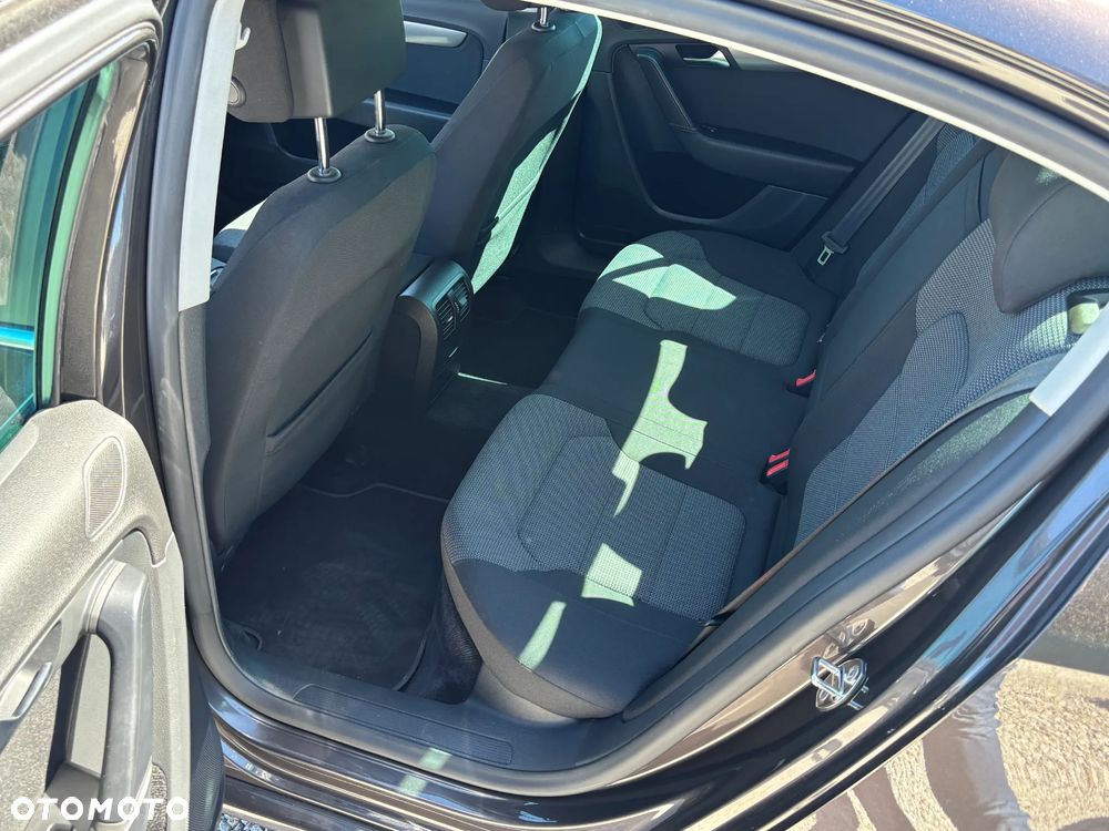 Volkswagen Passat 2.0 TDI DSG BlueMotion Technology Business Edition - 28