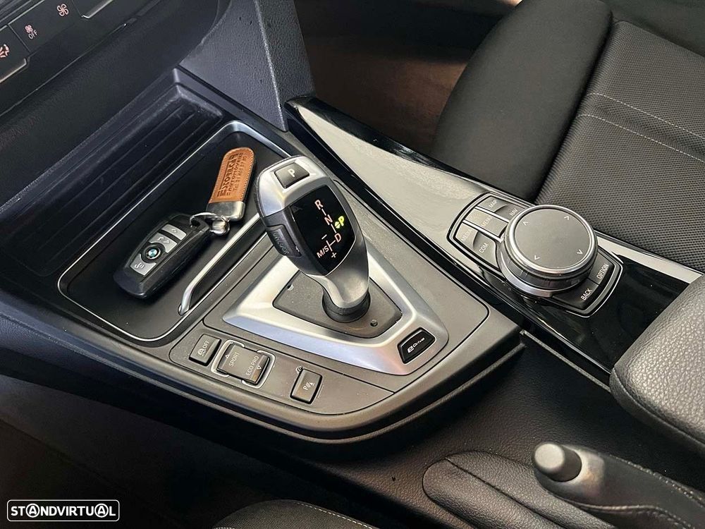 BMW 330 e iPerformance - 15