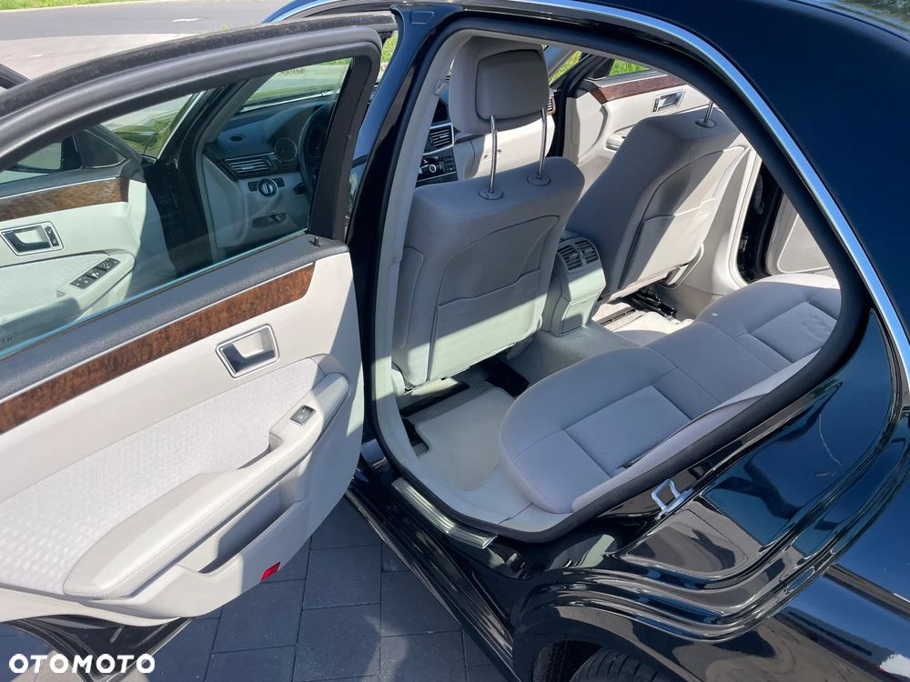 Mercedes-Benz Klasa E 200 CGI BlueEFFICIENCY - 14