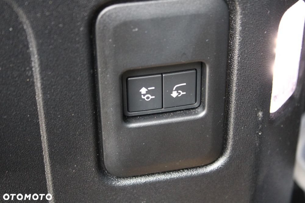 Land Rover Defender - 28