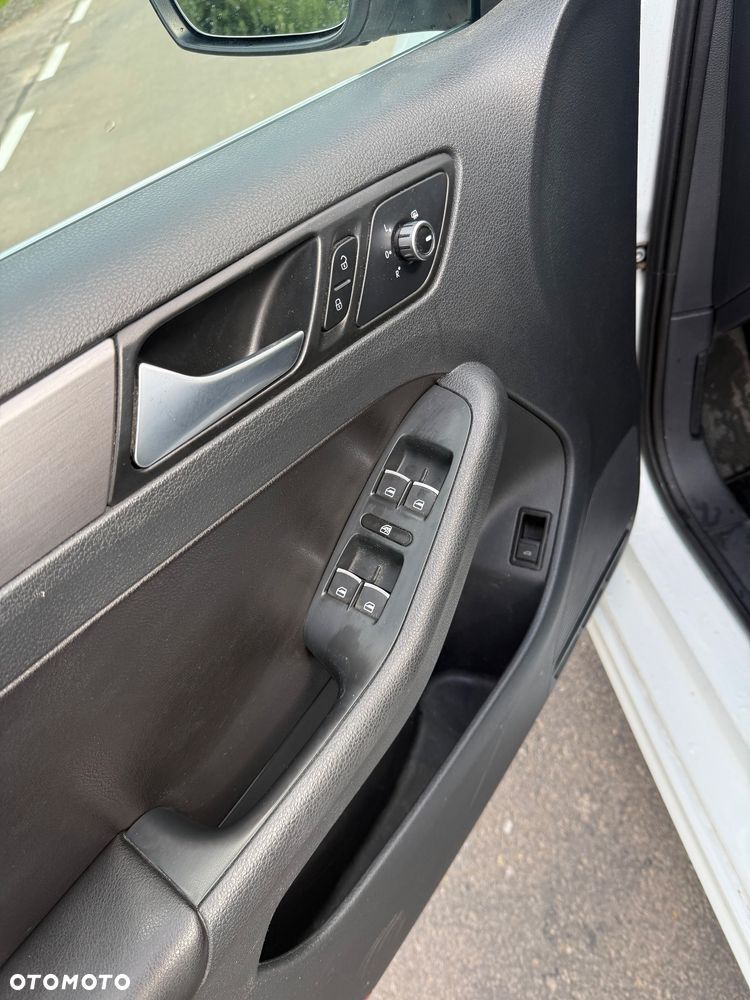 Volkswagen Jetta - 13