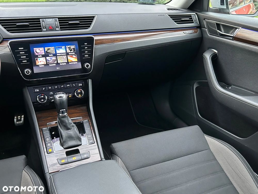 Skoda Superb 2.0 TDI SCR 4x4 Scout DSG - 17