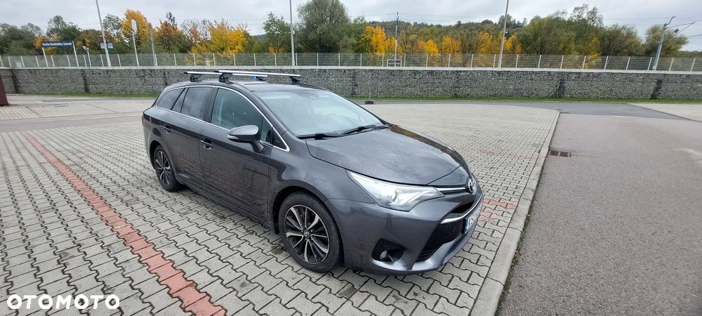 Toyota Avensis 2.0 D-4D Premium - 1