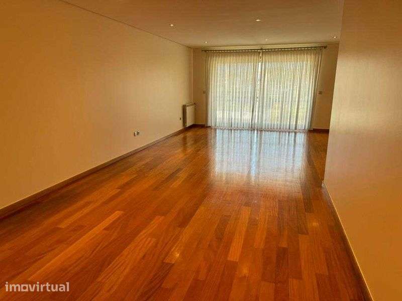 Apartamento T4 - Ultimo piso - 2 frentes - com varanda! - Grande imagem: 3/12