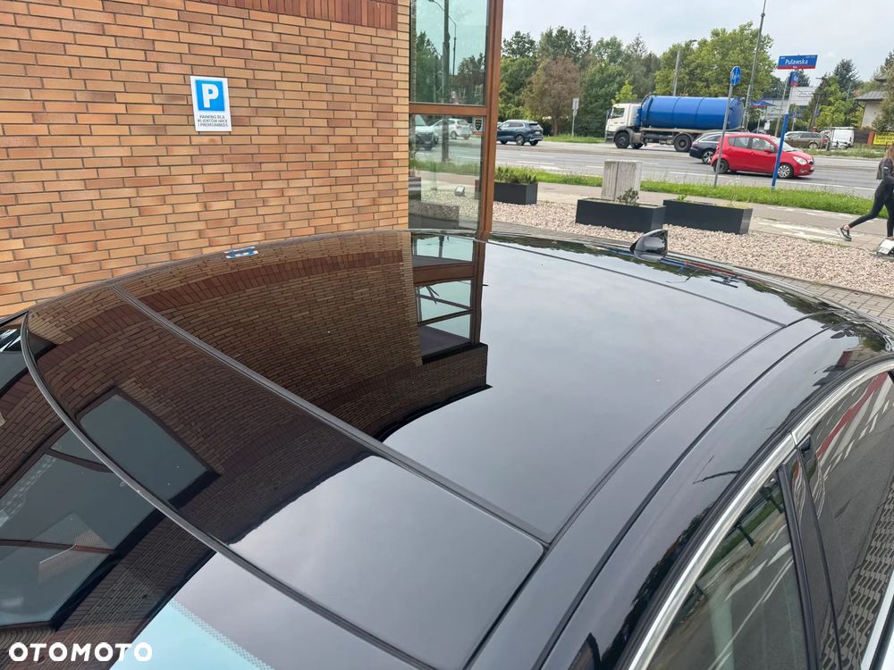 Jaguar XF 25t Portfolio - 7