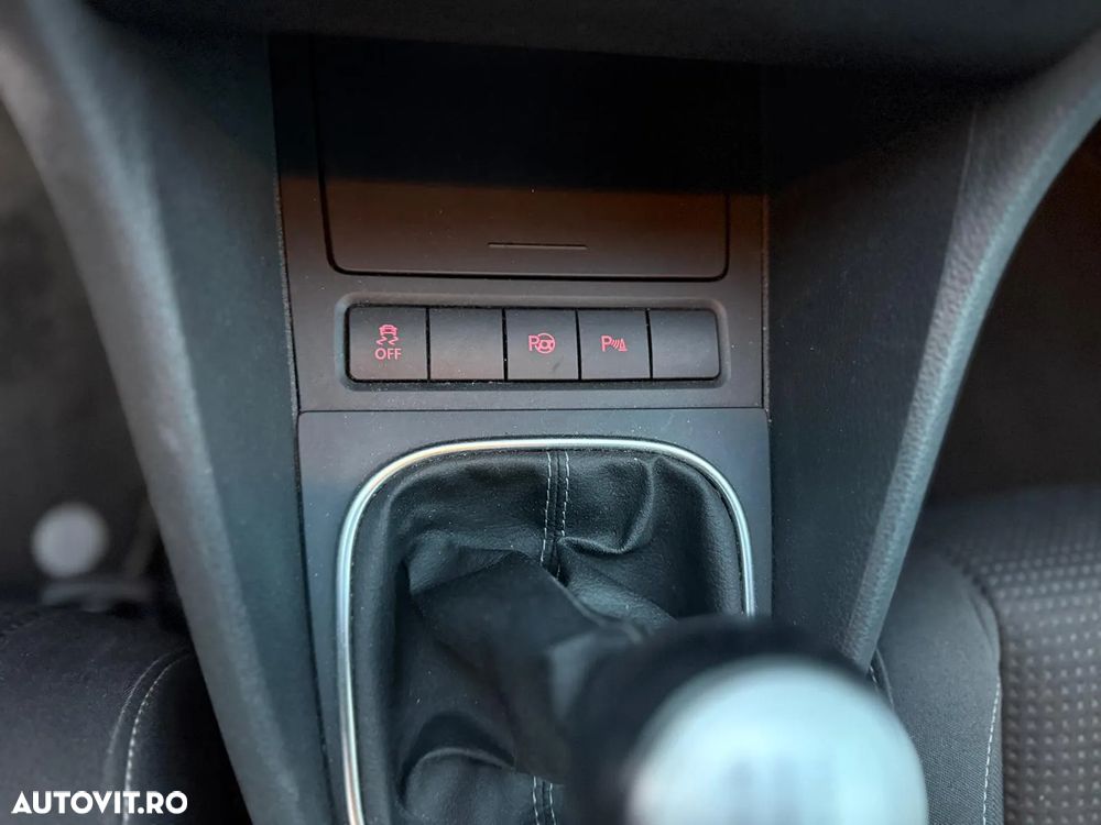 Volkswagen Golf 1.6 TDI DPF Team - 12