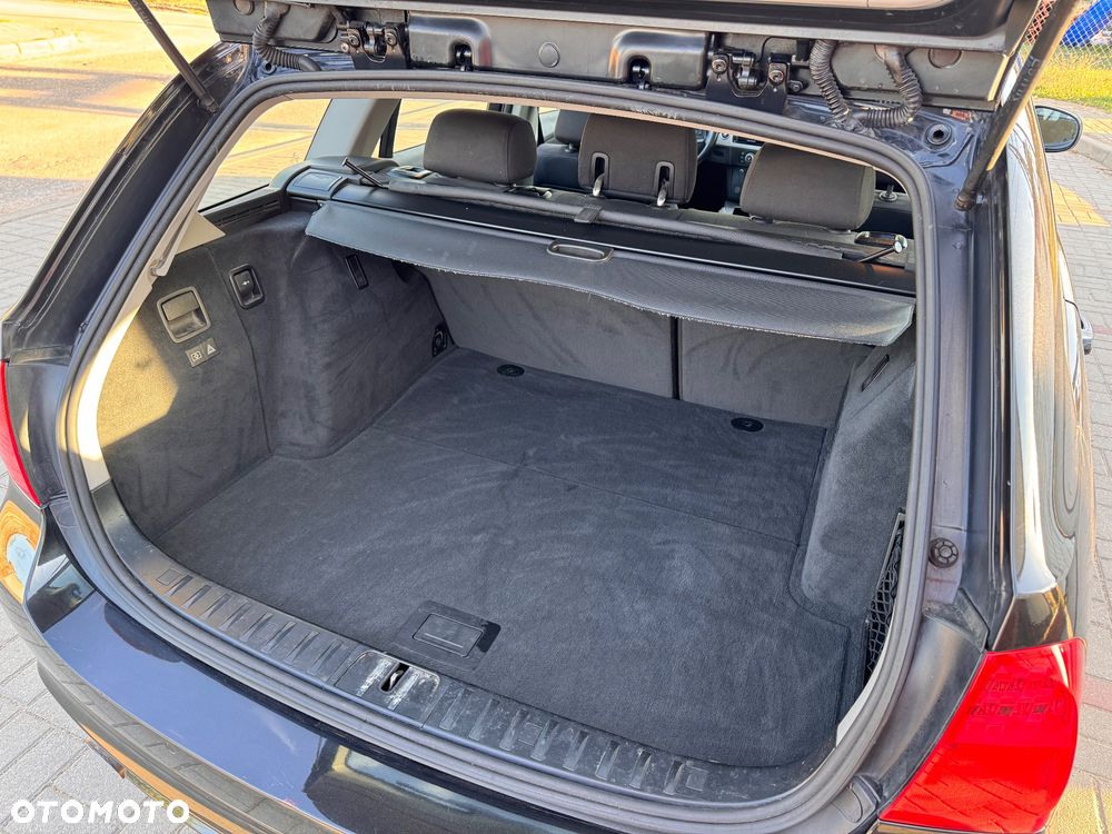 BMW Seria 3 318d DPF Edition Sport - 14