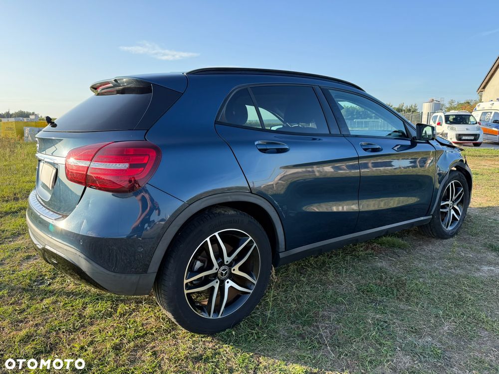 Mercedes-Benz GLA 200 7G-DCT Activity Edition - 32