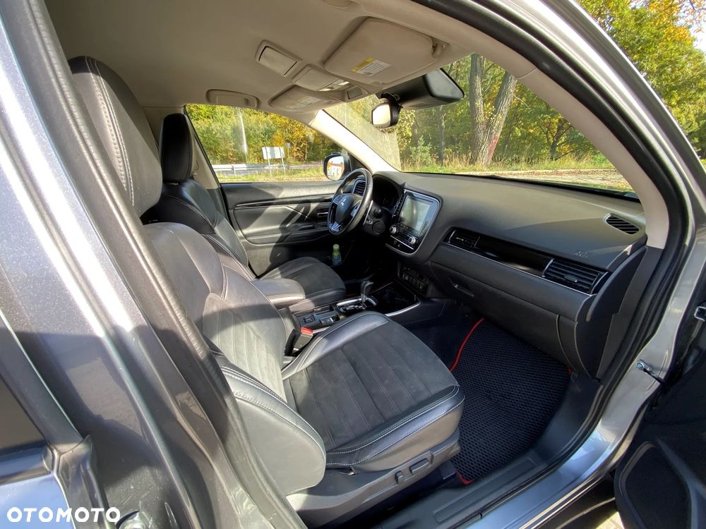 Mitsubishi Outlander - 10