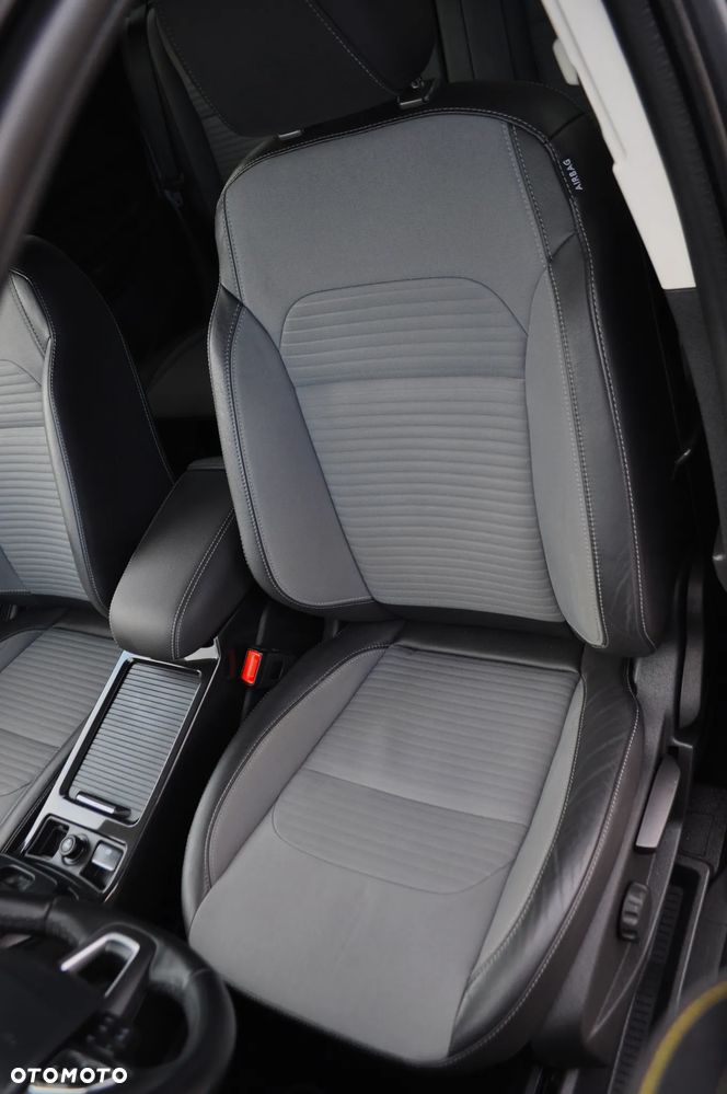 Ford Kuga 2.0 TDCi 4x4 Titanium - 28