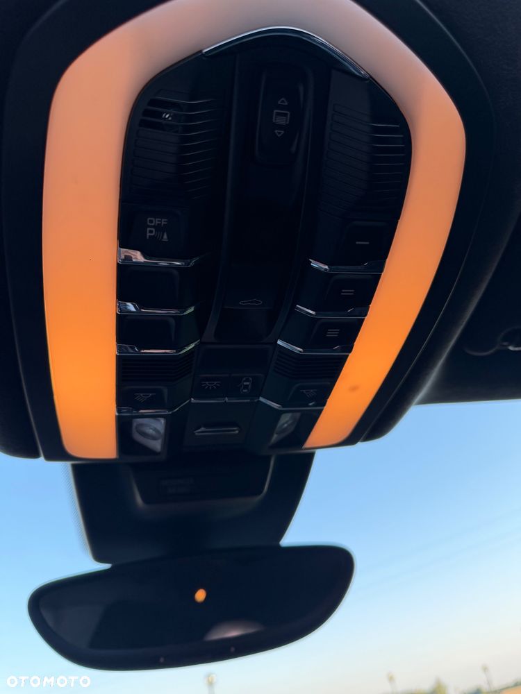Porsche Macan Turbo - 15