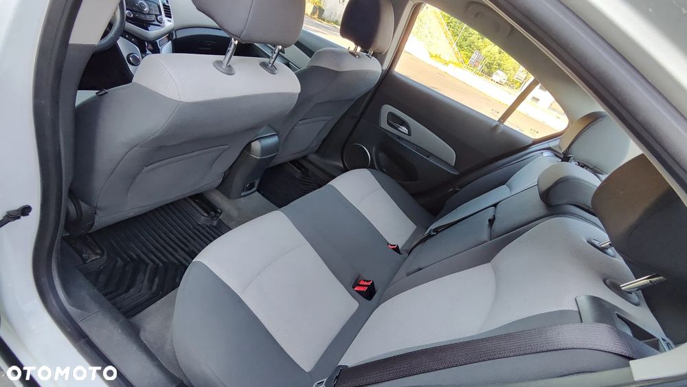 Chevrolet Cruze 1.8 LT - 17