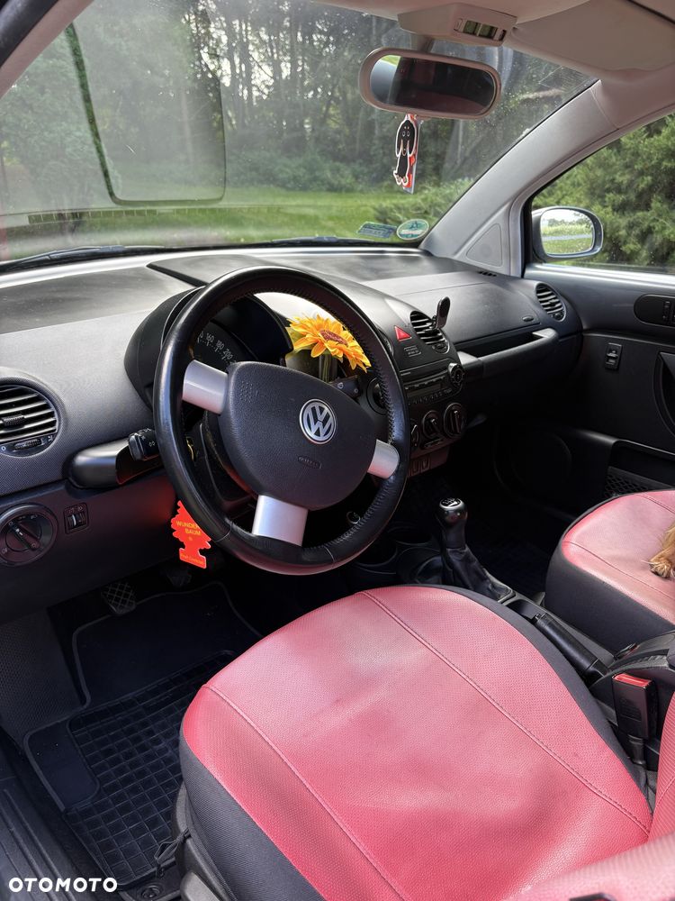 Volkswagen New Beetle - 7