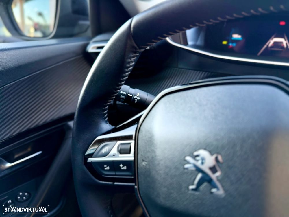 Peugeot 2008 1.2 PureTech Allure Pack - 18
