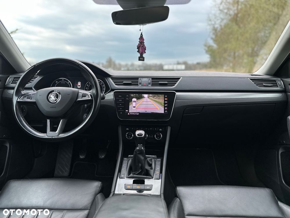 Skoda Superb 2.0 TDI Premium Edition - 26